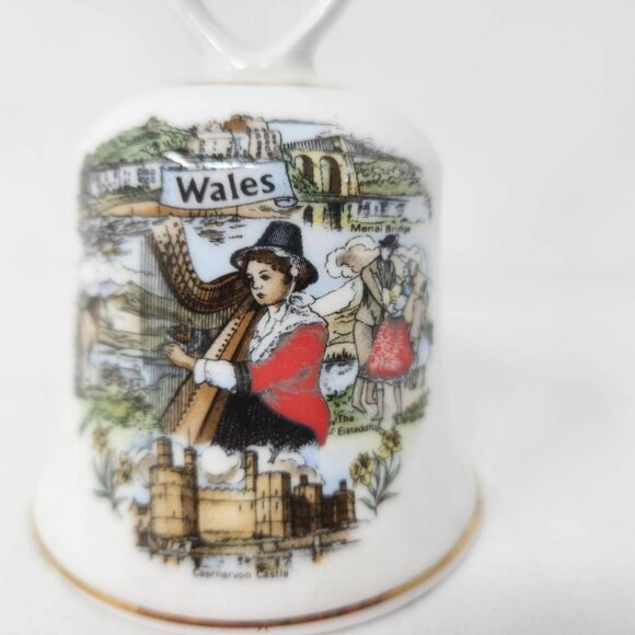 Finsbury Fine Bone China Bell Vintage Wales With Heart Handle & Welsh Emblems - Picture 2 of 11